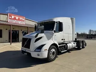 2019 VOLVO VNR64T640