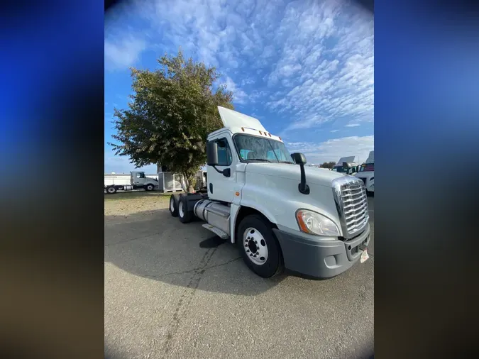 2019 FREIGHTLINER/MERCEDES CASCADIA 125