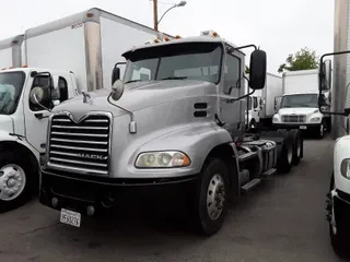 2017 MACK TRUCKS, INC. CXU600