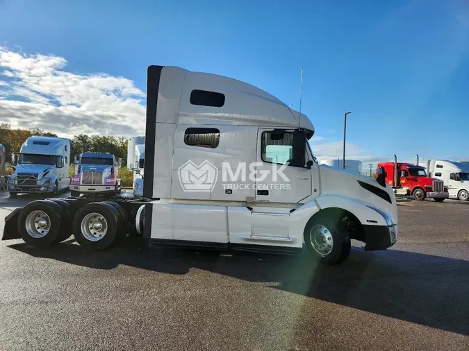 2022 VOLVO VNL64T760