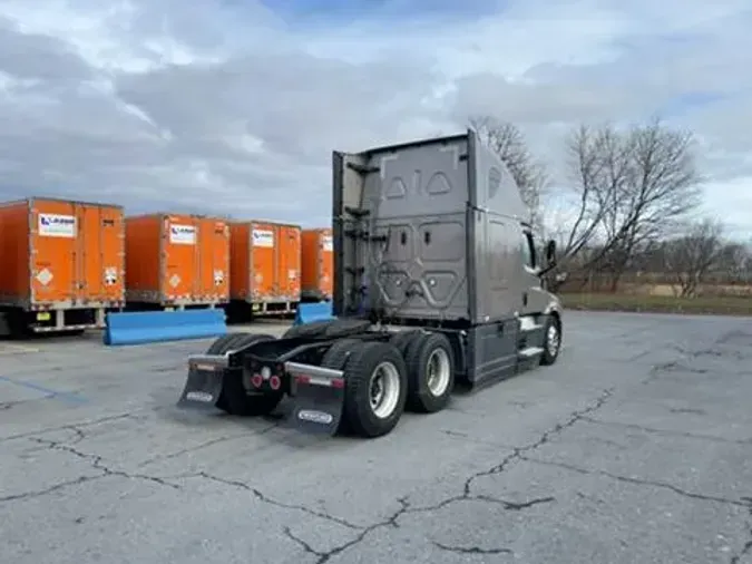 2023 Freightliner Cascadia