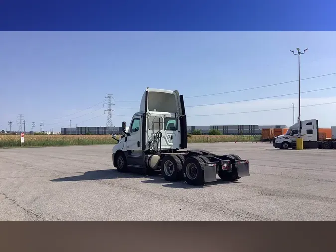 2020 Freightliner Cascadia 126