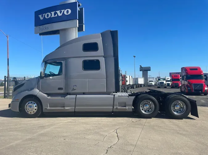 2022 VOLVO VNL64T860