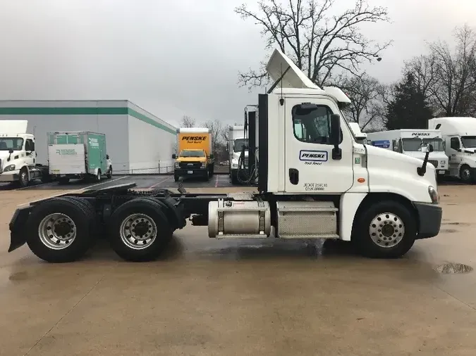 2018 Freightliner X12564ST