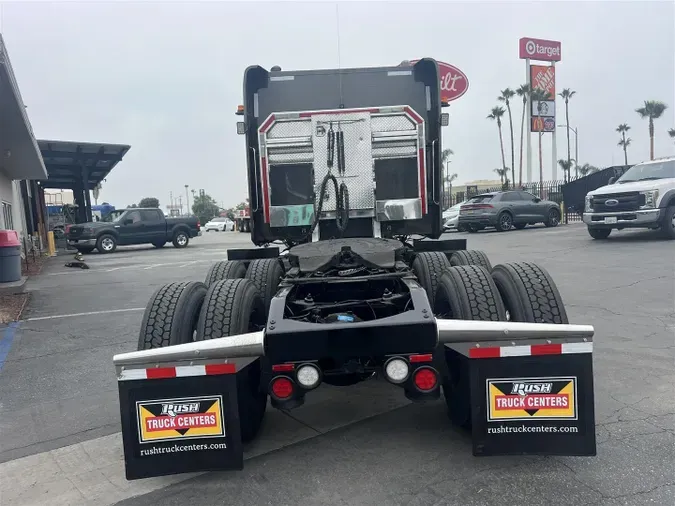 2023 Peterbilt 389