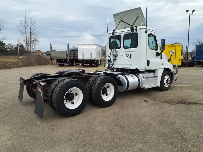 2020 FREIGHTLINER/MERCEDES CASCADIA 12582d2a1dfd78b5cc4a677c2e53cb2381e