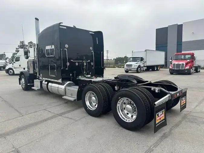 2022 Peterbilt 389