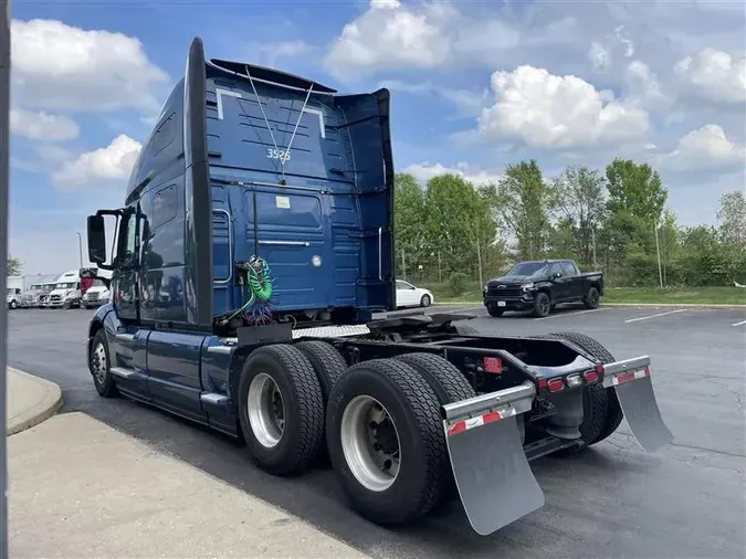 2020 VOLVO VNL760