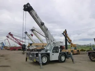 2010 GROVE YB-5518