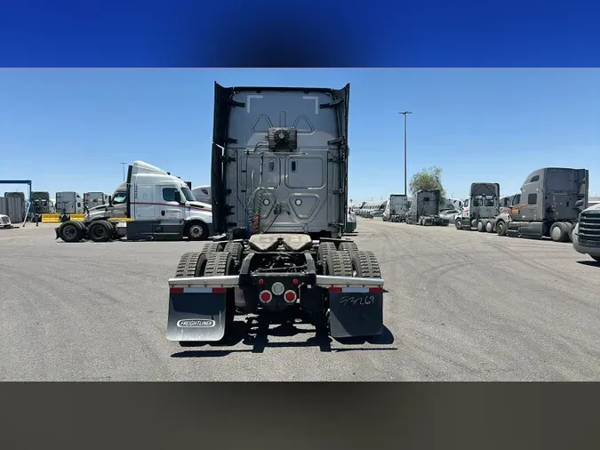 2022 Freightliner Cascadia 126