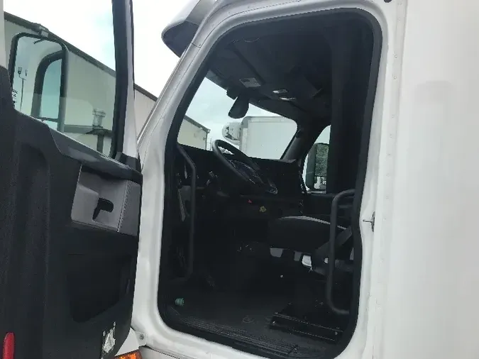 2018 Freightliner T12664ST