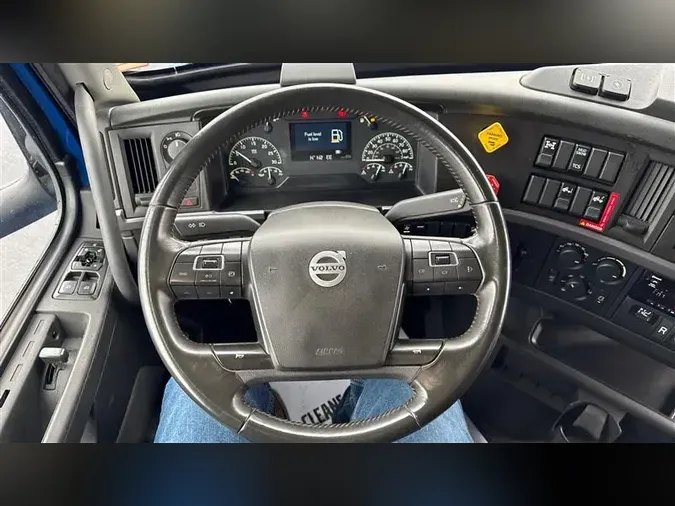 2021 VOLVO VNL760