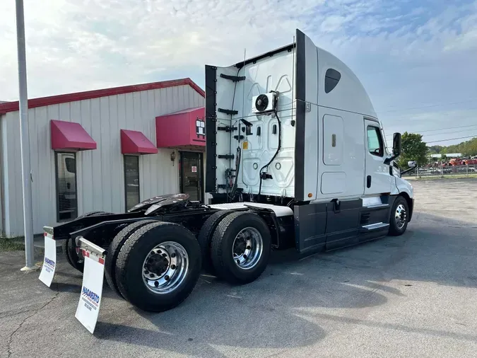 2020 FREIGHTLINER CASCADIA 126