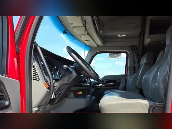 2022 KENWORTH T880
