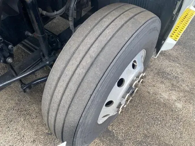 2023 Volvo VNR64T400