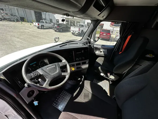 2019 Freightliner Cascadia 126