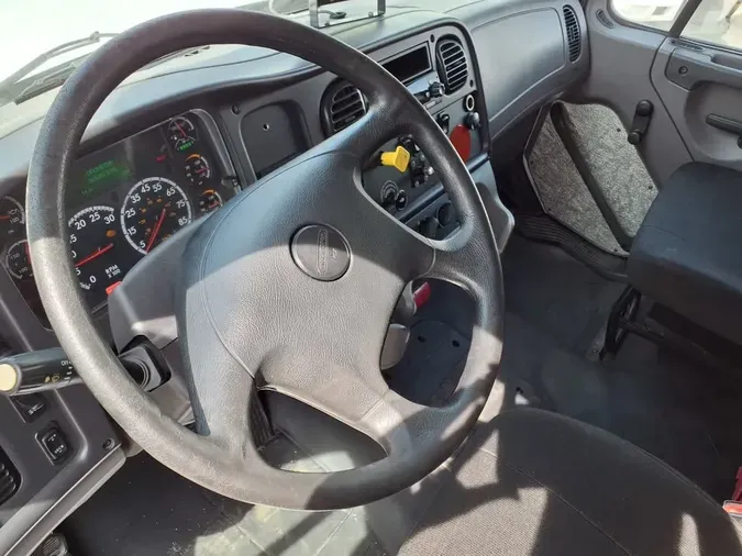 2017 FREIGHTLINER M2 106