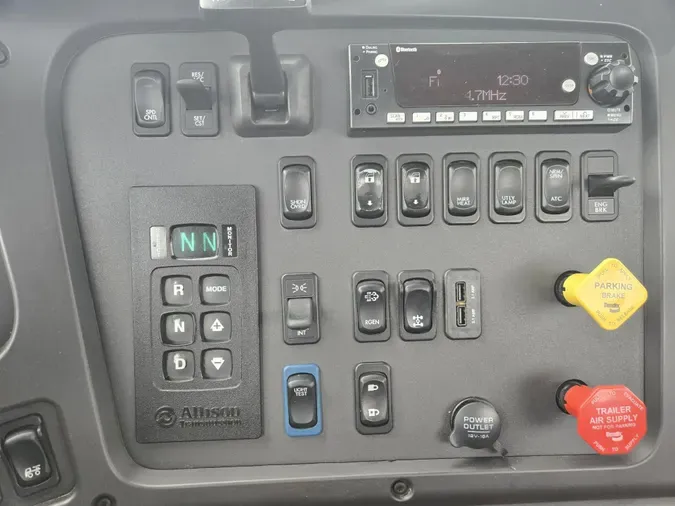2023 Freightliner Business Class M2 112