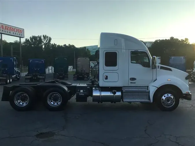 2022 KENWORTH T880