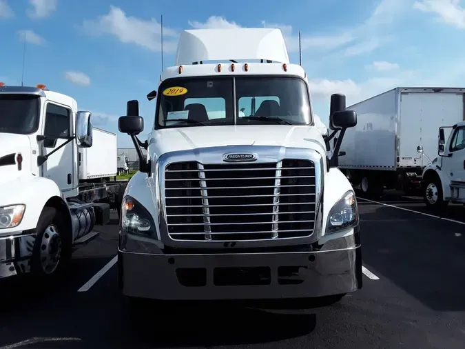 2019 FREIGHTLINER CASCADIA 125
