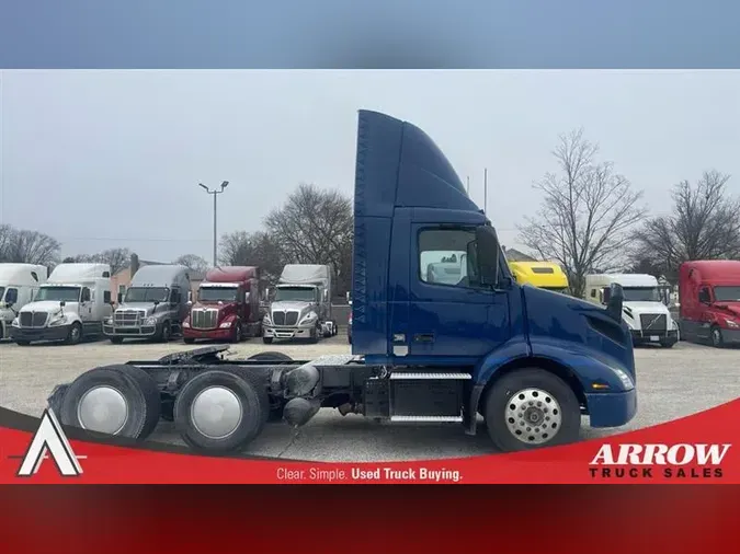 2020 VOLVO VNR300