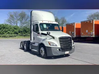 2020 Freightliner Cascadia 126