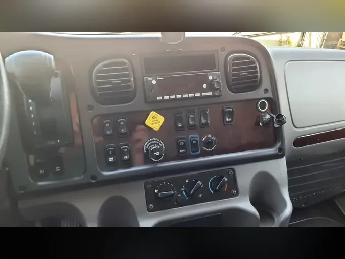 2023 FREIGHTLINER/MERCEDES M2 106