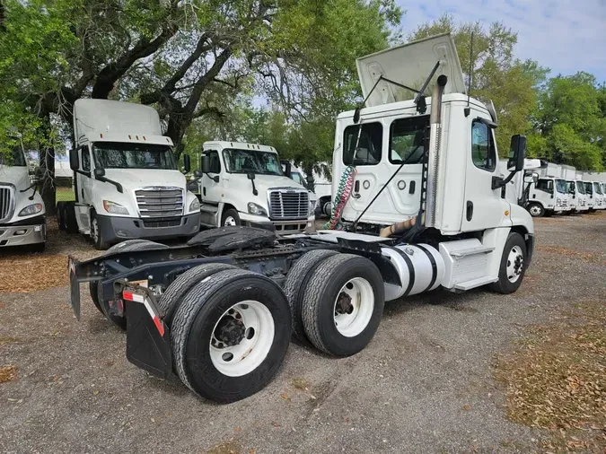 2019 FREIGHTLINER/MERCEDES CASCADIA 125
