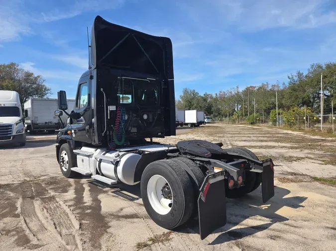 2017 FREIGHTLINER/MERCEDES CASCADIA 125