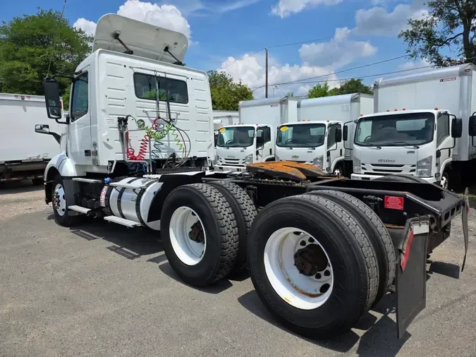 2019 VOLVO VNL64T-300