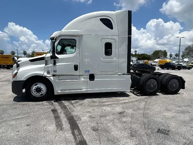 2020 Freightliner T12664ST