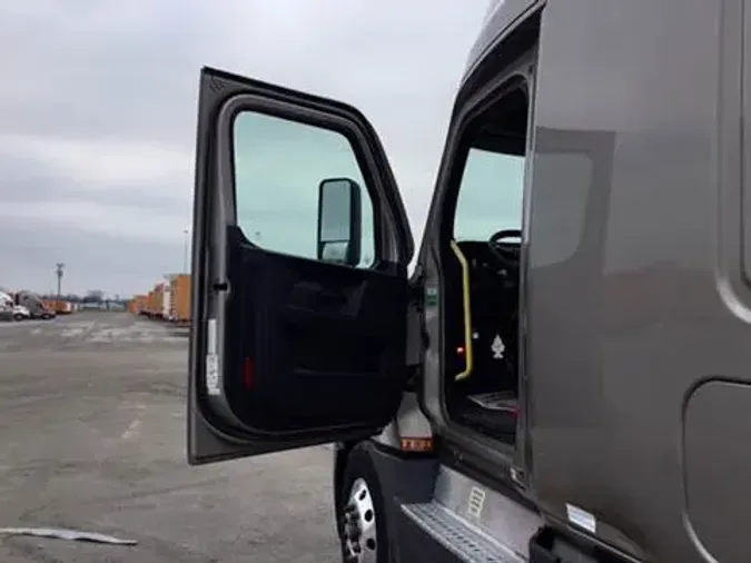 2023 Freightliner Cascadia