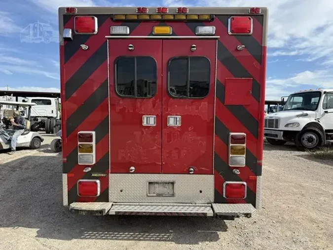 2009 FREIGHTLINER BUSINESS CLASS M2 106