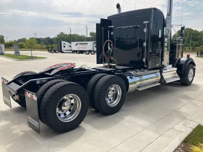 2025 Kenworth W900B