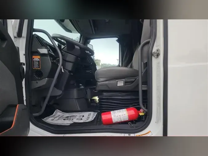 2020 VOLVO VNL760