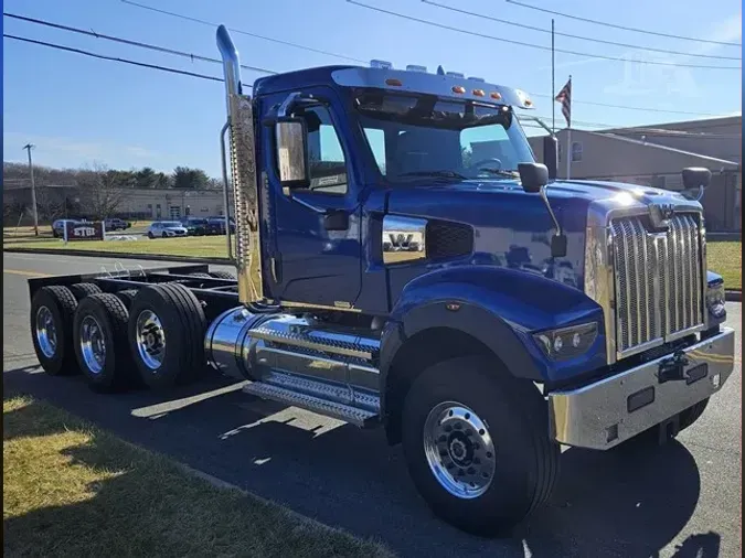 2025 WESTERN STAR 49X