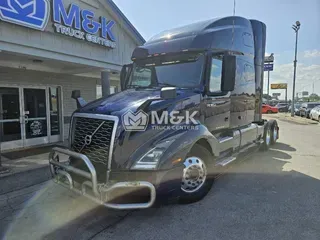 2023 VOLVO VNL64T760