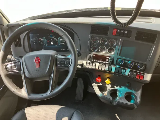 2025 Kenworth T680