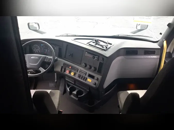 2022 Freightliner Cascadia 126