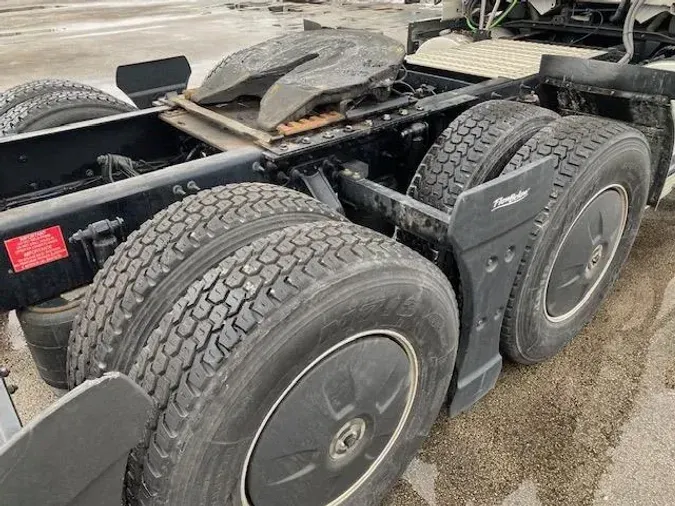 2023 Volvo VNR64T400