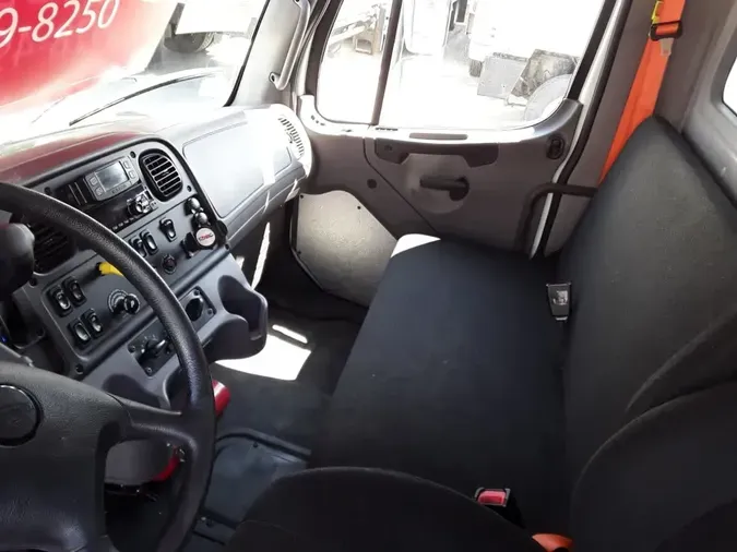 2020 FREIGHTLINER M2 106