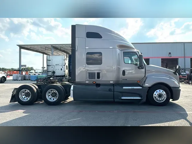 2022 International LT