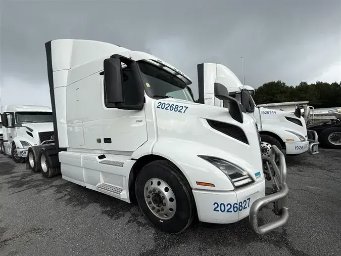 2021 VOLVO VNR640
