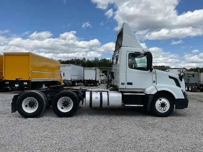 2016 Volvo VNL64300