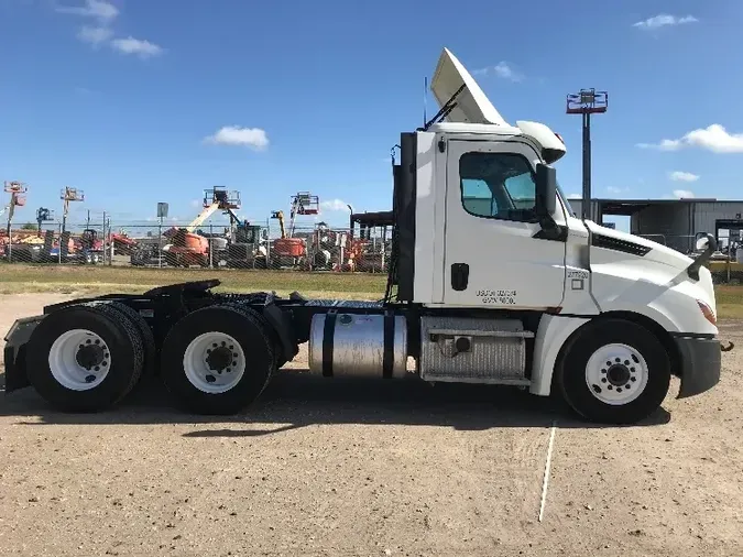 2018 Freightliner T12664ST