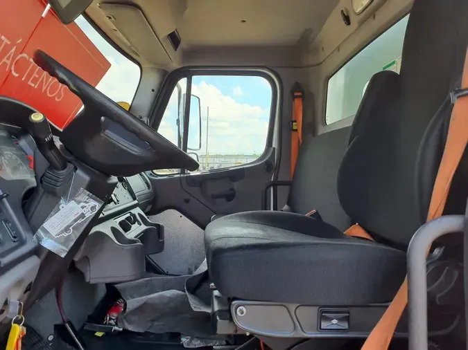 2019 FREIGHTLINER M2 106