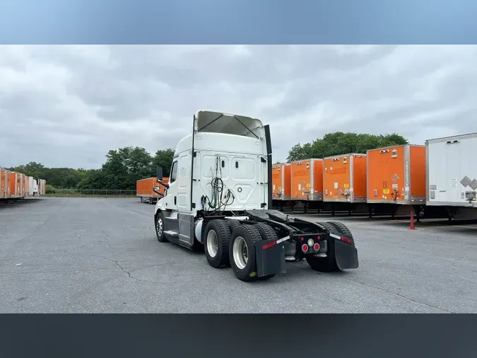 2020 Freightliner Cascadia 126
