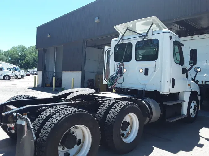 2016 FREIGHTLINER/MERCEDES CASCADIA 125