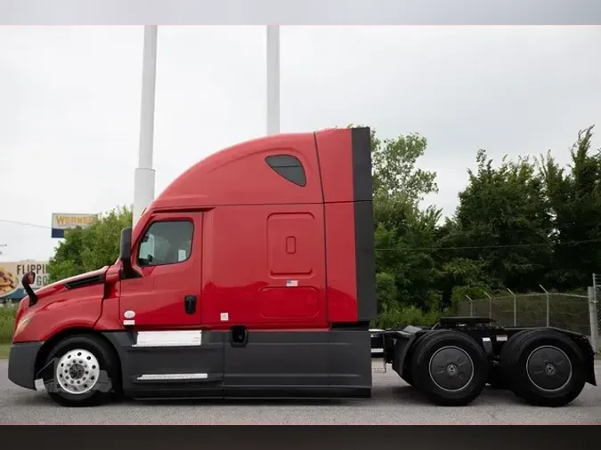 2021 FREIGHTLINER CASCADIA 126