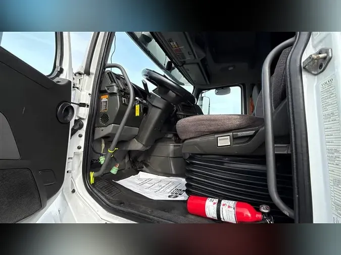2019 VOLVO VNL760